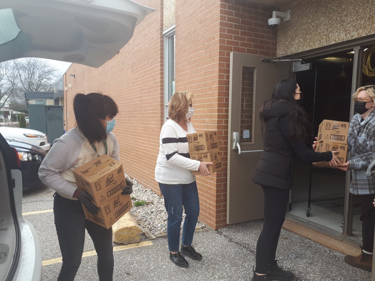 UnitedWayWECK's tweet photo. #LocalLove Alert 📢 – Thank you to @Diageo_NA and Unifor #Local200 for their support of @UnitedWayWE #TamponTuesday – we were happy to share with local partner, Amherstburg Community Services who were in need of these items for their foodbank ❤️#ShowYourLocalLove https://t.co/Nypg12cbch