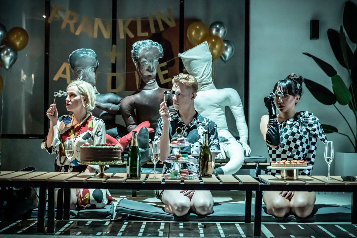 💦 Here’s your first look at “Daddy” on stage 👇

🎟️ almeida.co.uk/daddy

📸 <a href="/brennerphotos/">Marc Brenner</a>