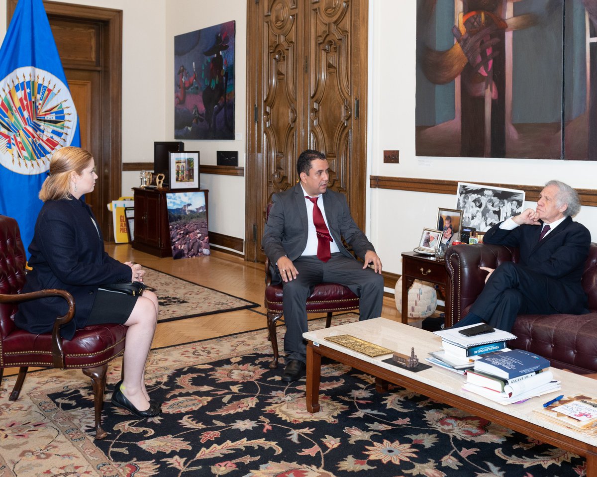Almagro_OEA2015's tweet photo. Conversé con @abgmvirguez y @yasminfaneite del @movinotinto sobre la necesidad de respeto a libertad sindical en #Venezuela, elecciones sindicales sin tutelaje y cese de represión a trabajadores como despidos y traslados injustificados https://t.co/xWXl4lvtmX