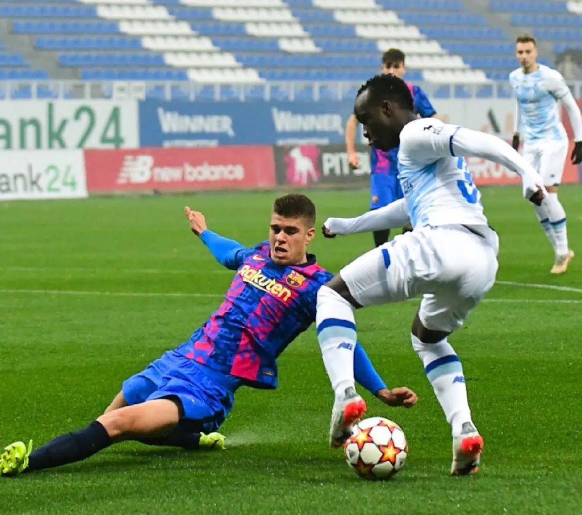 MbayBabacarSARR's tweet image. Samba Diallo 🇸🇳 , 19ans, qui pulvérise les défenses en Youth League