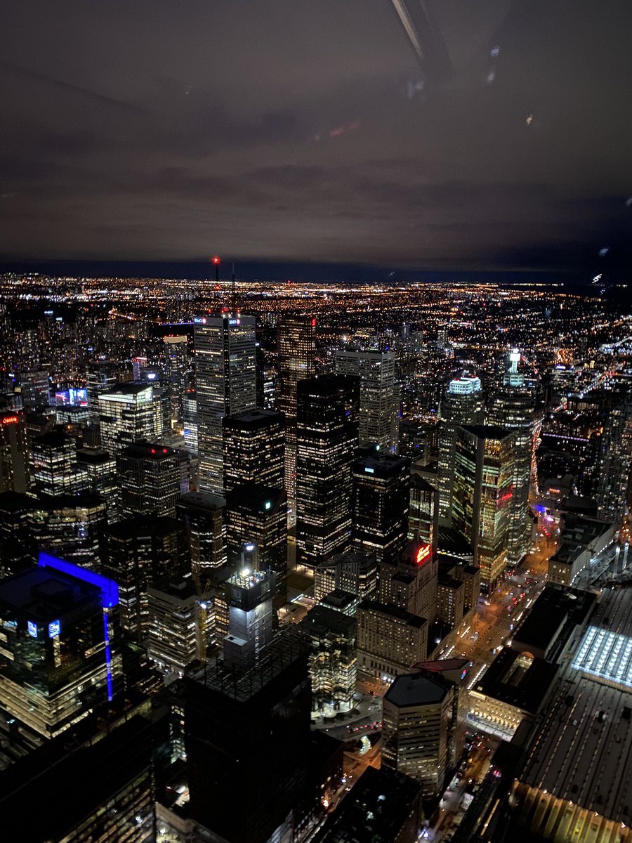 isky_sb's tweet photo. CN Tower, Canada 🇨🇦 https://t.co/CxLblQXU64