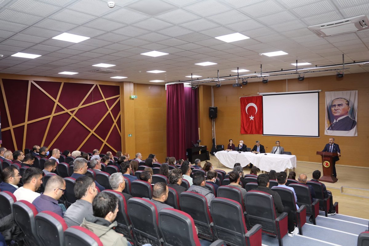 İl Milli Eğ. Müdürümüz Murat DEMİR başkanlığında İlçemiz idarecilerinin katılımı ile eğitim öğretimi değerlendirme toplantısı gerçekleştirildi. ⁦<a href="/tcmeb/">Millî Eğitim Bakanlığı</a>⁩
<a href="/yilmaznazif/">Nazif Yılmaz</a>
<a href="/fehmirasimcelik/">Fehmi Rasim Çelik</a> 
<a href="/mahmutdemirttas/">Mahmut Demirtaş</a> 
<a href="/kalisli6153/">mustafa</a>
<a href="/Murat69_Demir/">Murat Demir</a>
<a href="/SuleymnAKIN/">Süleyman AKIN🇹🇷</a> 
<a href="/makan47/">Mahmut Akan</a>
⁦<a href="/aydiner_sah/">Mehmet Şah AYDINER</a>⁩
