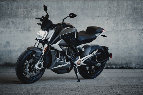 Cyclewise's tweet image. Elevated design, increased visibility.
The Zero accessory LED turn signals feature 6 ultra-bright amber LEDs per indicator, making you even more visible on the road when signaling lane changes.
cyclewisevt.com/search/invento…
#ZeroMotorcycles #ZeroAccessories