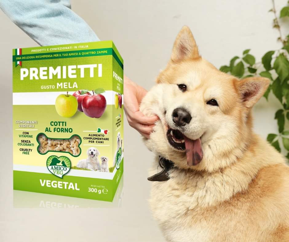 amicoveg's tweet photo. Le mele sono un frutto con proprietà benefiche, non solo per noi, ma anche per i nostri quattrozampe. Per questo noi di #AmicoVeg ne abbiamo fatto il gusto dei nostri Premietti: deliziosi biscottini #vegetali e ricchi di vitamine. https://t.co/TqMjNdunGv