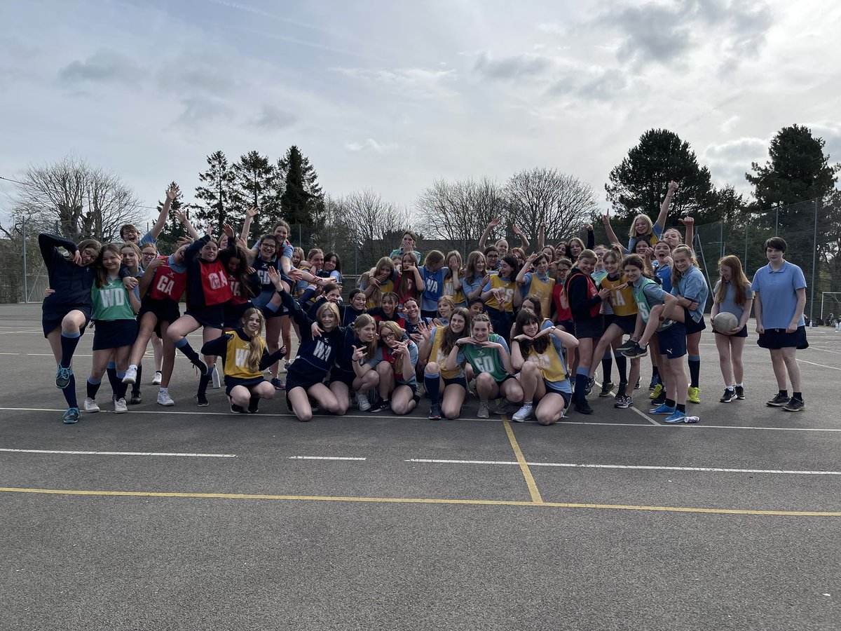 Trying our best to get a better photo than the boys! Well done to the Yr8/9 students who participated in the house netball this morning.
Results
1st - Heylin 🔵
2nd - Warwick 🔴
Joint 3rd - Wysdom + Falkland 🟢🟡