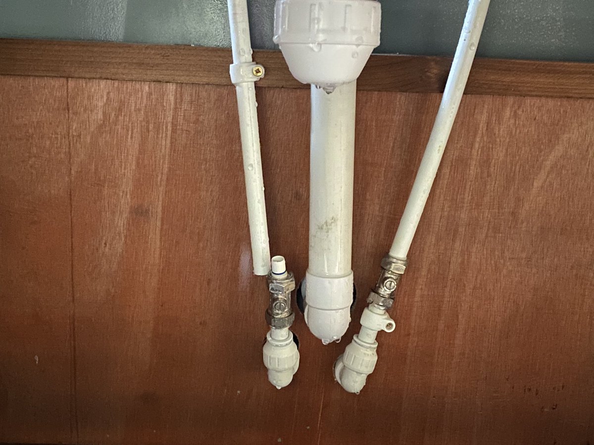 HistoryMFS's tweet photo. TURNOUT: 08:47 05/05/22  Flooding call. Burst hot water pipe in upstairs bathroom causing damage to the rooms below. https://t.co/8uP8ctQk6O