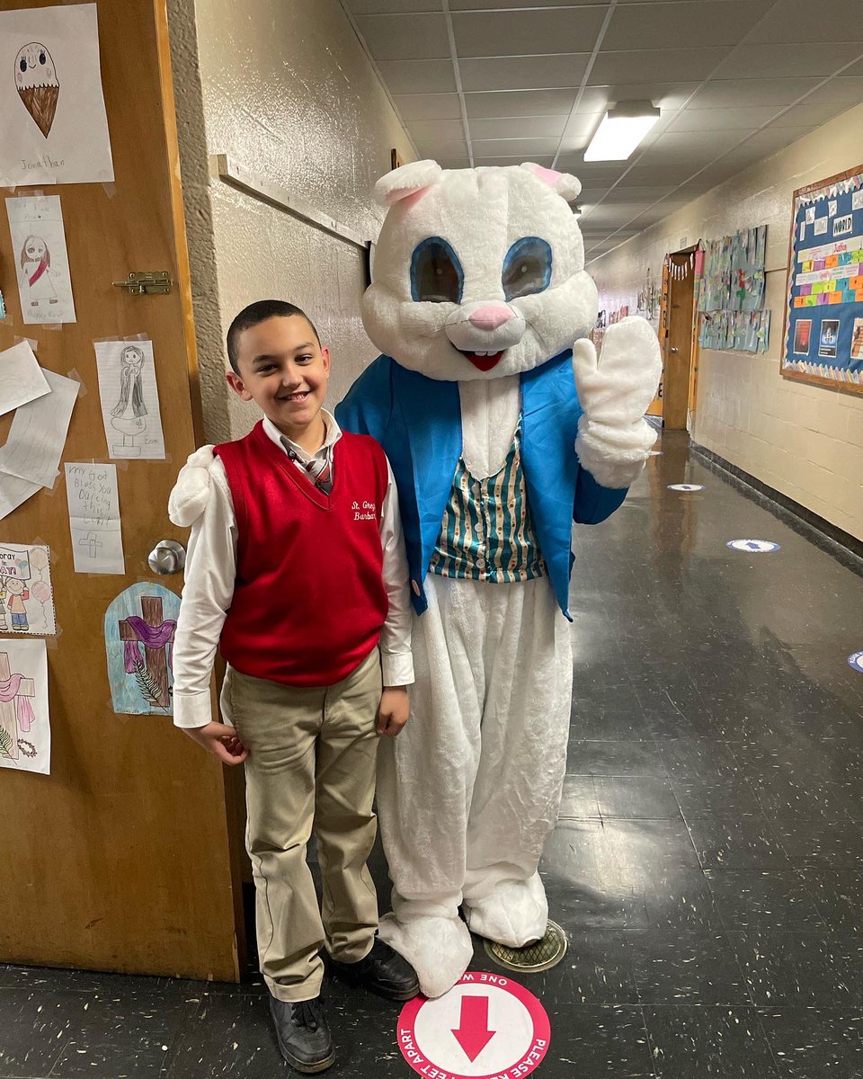 SGBschool's tweet photo. Look who stopped by today 🐰#EasterBunny #sgbstrong https://t.co/c5yeIDJ8i0