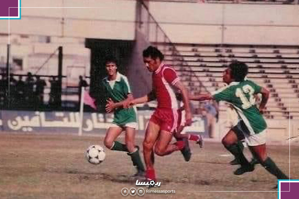 قائد الأوكسترا ومهاجم #الأهلي_بنغازي البارع في عقدي السبعينيات والثمانينات #عبدالجليل_الحشاني رحمه الله .. لم ولن ننسى سرعته ومهارته ولا أهداف مع الجزارة والمنتخب الوطني..
 الحشاني اللاعب والمدرب أسطورة ليبية عاشت وامتعتنا بفن الكرة الجميل
#ريميسا