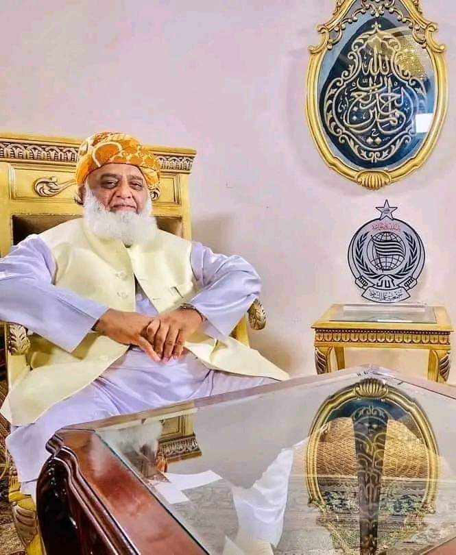 DaughterOfJui's tweet photo. I am not supporting Maulana Fazlur Rehman for my publicity on Twitter. Even if I don't get a like, I will continue to support Maulana till the end of my life
#عدلیہ_آئین_کو_بچاؤ https://t.co/JpZS9PcxYZ