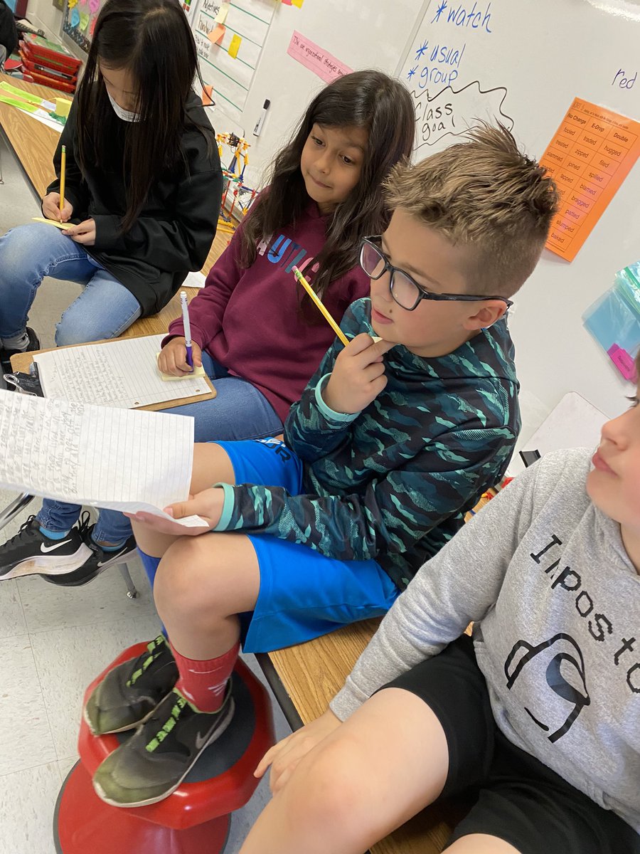 TweetinEagleLR's tweet photo. Sharing our writing with our peers and thinking though some #glowsandgrows #thirdgradethinkers #LRElem https://t.co/d5yU31Q7Yh