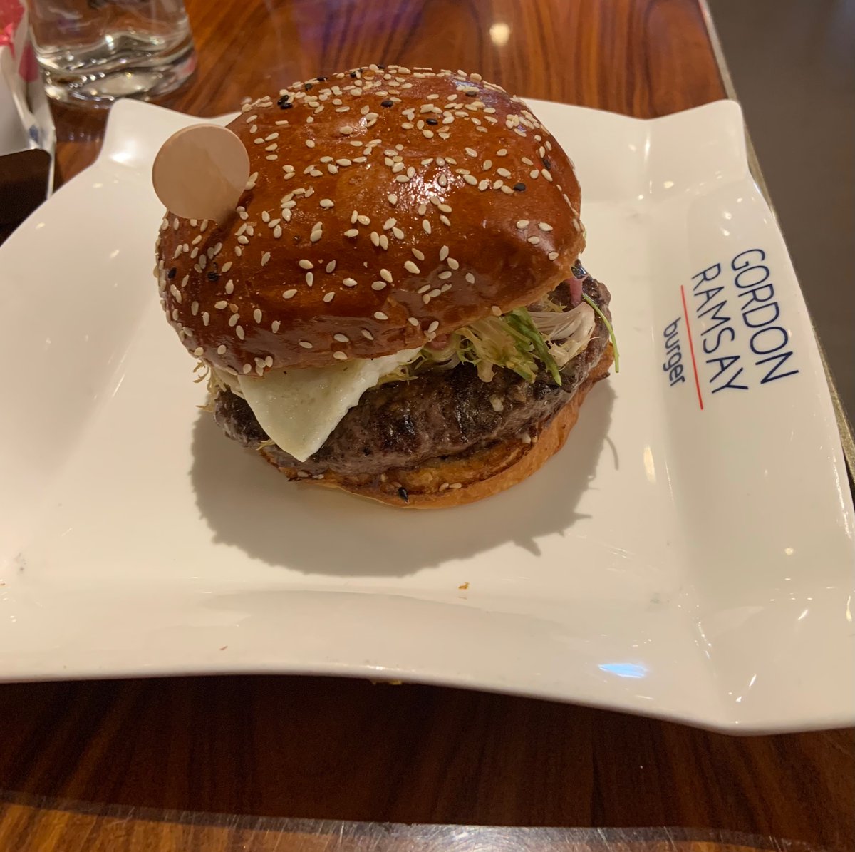 The truffle burger at Gordon Ramsay Burger in Vegas is certainly recommended! https://t.co/0owzRyjtil