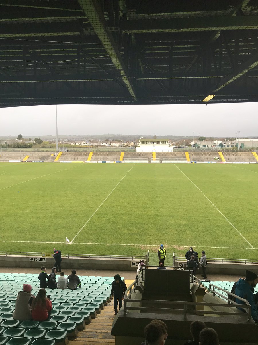 FiFinnymac's tweet photo. In Tralee for @ElectricIreland @MunsterGAA Minor Hurling Cβship @OfficialCorkGAA v @Kerry_Official updates from 7oc on @Corks96FM @c103 after 2 years nice to be able to use Munster Pass again.
#normalityreturns π΄βͺοΈ https://t.co/OSneoSlgmi