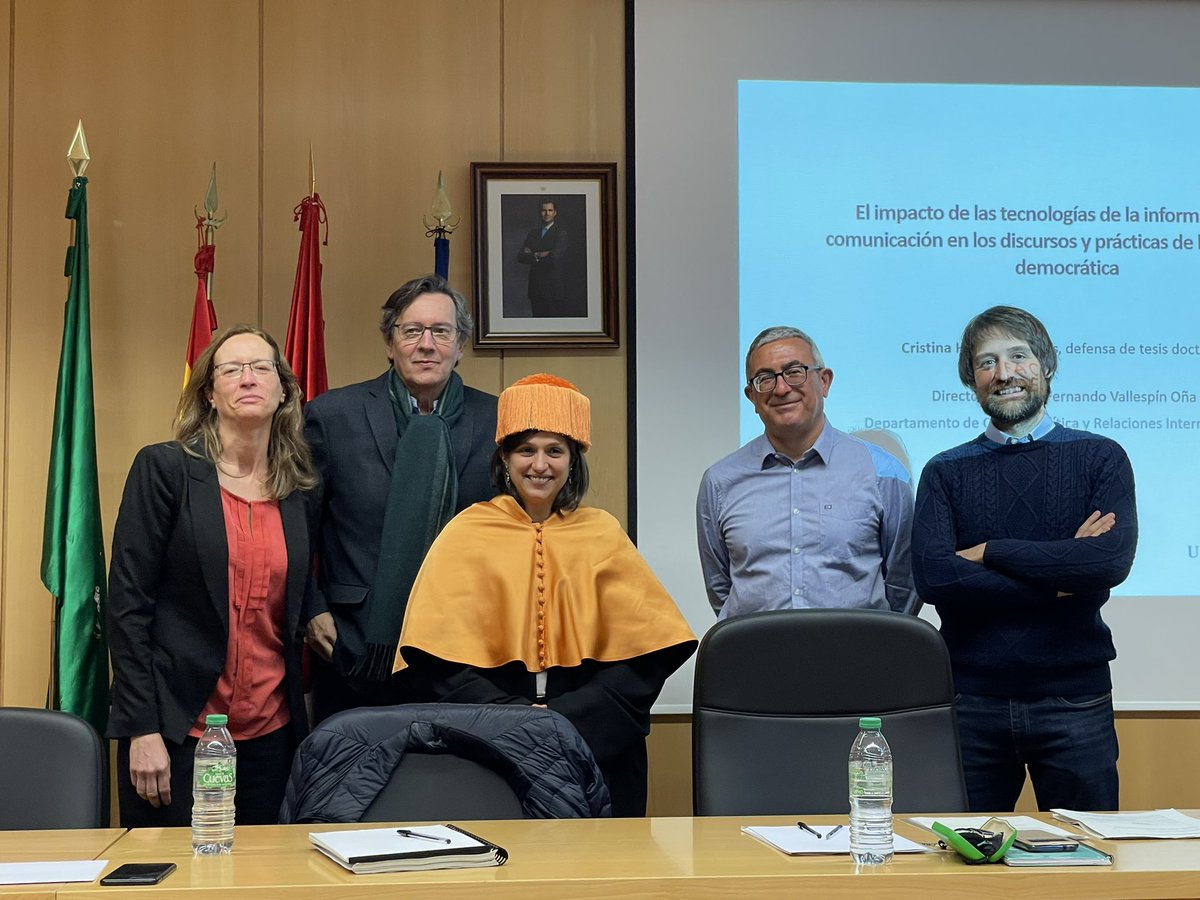 CeciliaGuemes's tweet photo. 🙌Hay días q son importantes y marcan

Doctorarse es uno de ellos, sobretodo si t luces explicando tu investigación y explicitando tus límites…

🎓Buenas nuevas para la academia @herranz_c y @Javier_Z_G 

🤩Q gusto compartir inquietudes y entusiasmo con ambos en @derecho_uam https://t.co/vrXrELQabh