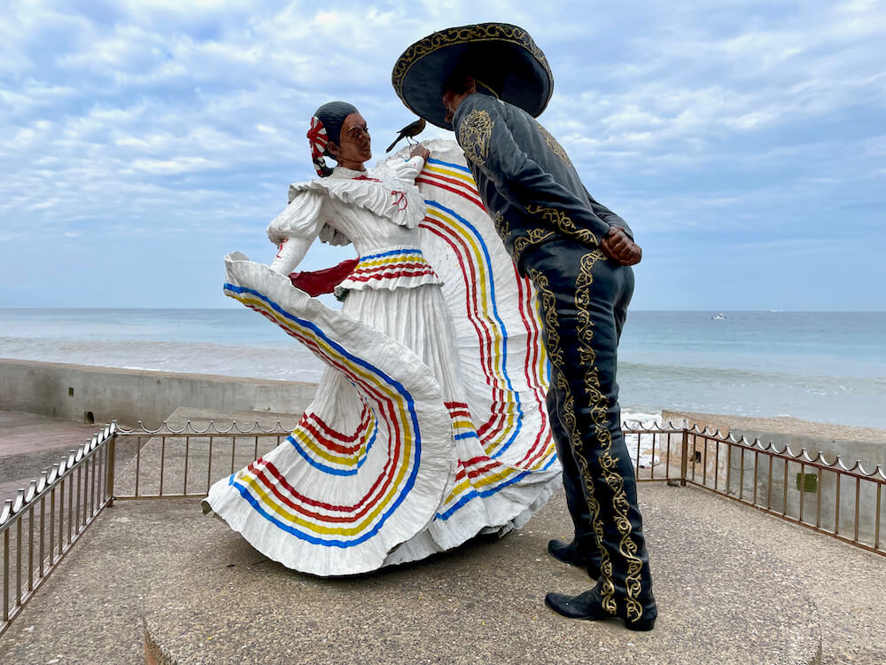 While I don't know Mexico as well as Malaysia, this is not my first rodeo in the country. I've spent quite a bit of time here and have always loved it. We've been living in Puerto Vallarta since January and have gotten to know it pretty well.

sandinmycurls.com/living-in-puer…