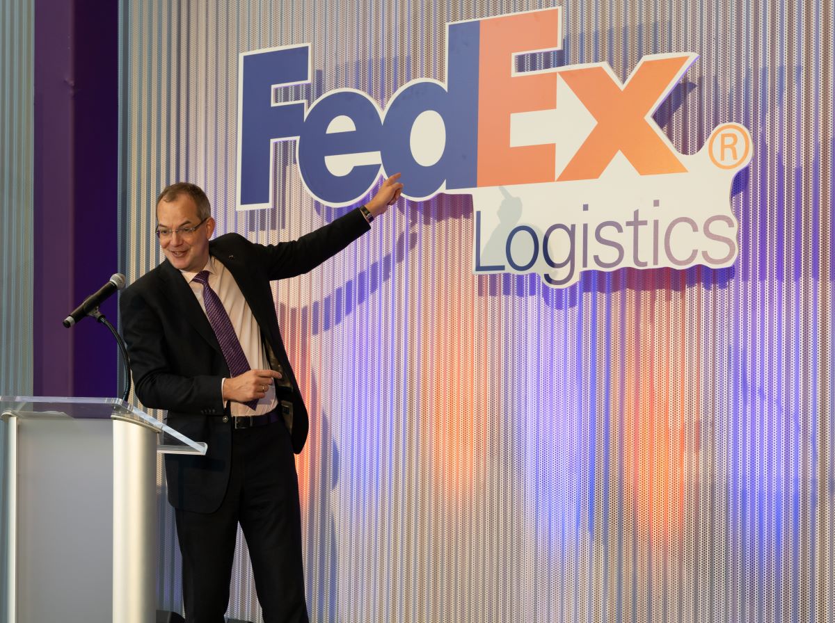 It’s official! Today we celebrated the grand opening of our FedEx Logistics Global Headquarters in Downtown Memphis. The new headquarters is the future of global commerce, and we’re excited for what’s next. Learn more: newsroom.fedex.com/newsroom/fedex…