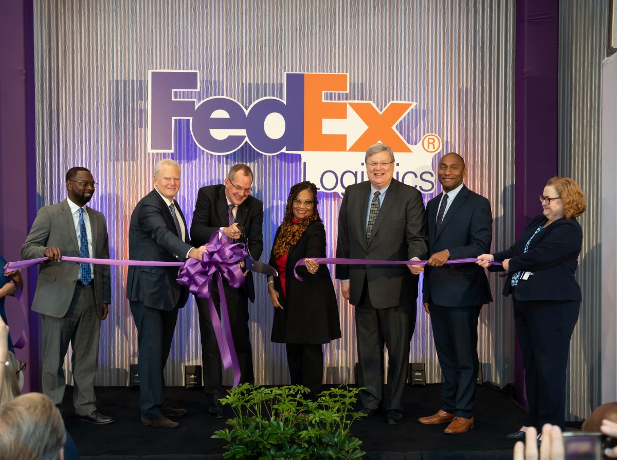 FedEx's tweet photo. It’s official! Today we celebrated the grand opening of our FedEx Logistics Global Headquarters in Downtown Memphis. The new headquarters is the future of global commerce, and we’re excited for what’s next. Learn more: https://t.co/h2koYwNI7H https://t.co/TXGG6v9Pay