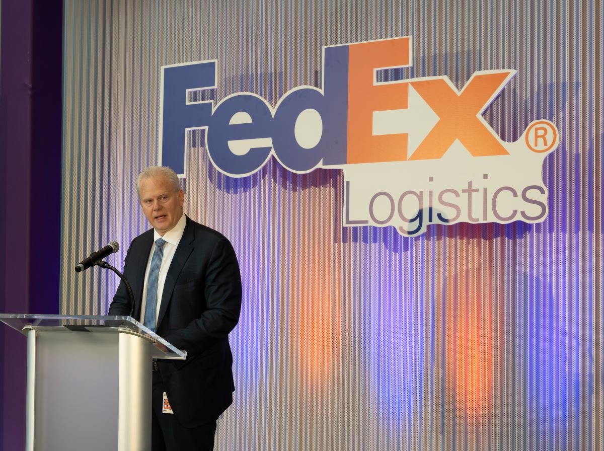 FedEx's tweet photo. It’s official! Today we celebrated the grand opening of our FedEx Logistics Global Headquarters in Downtown Memphis. The new headquarters is the future of global commerce, and we’re excited for what’s next. Learn more: https://t.co/h2koYwNI7H https://t.co/TXGG6v9Pay