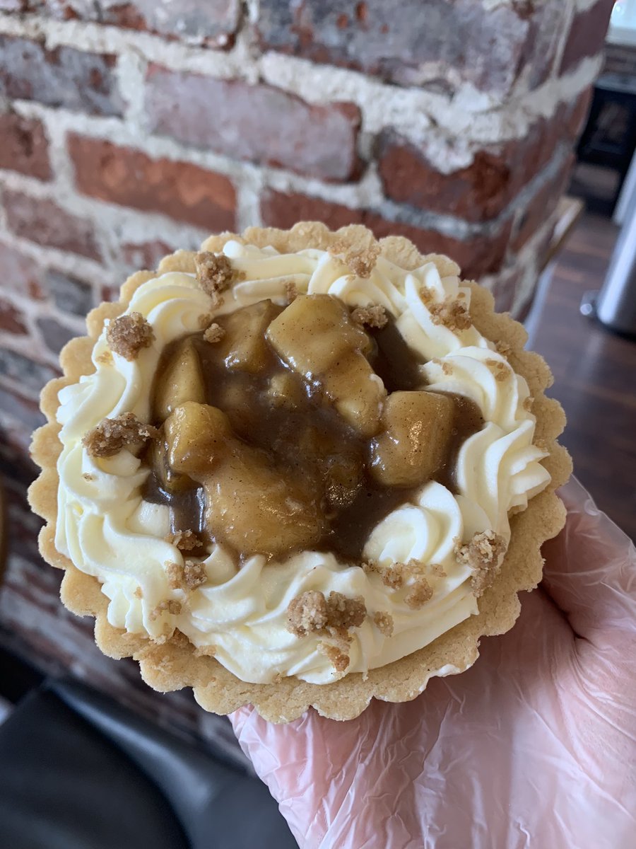 Banana foster tart!🍌