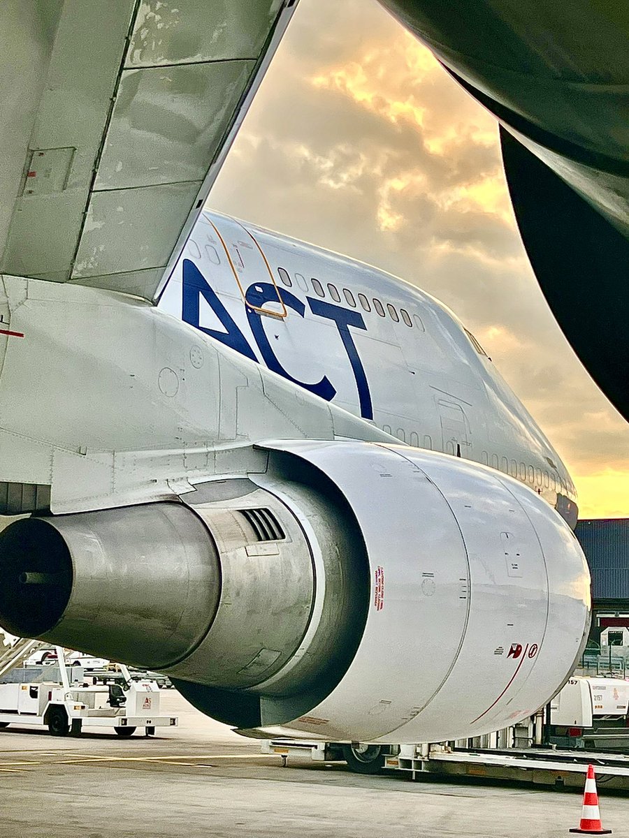 hatipoglu777's tweet photo. The Queen 👸🏻 #aviationdaily #aviation #Boeing @AiractC https://t.co/wNP0DQw8V4