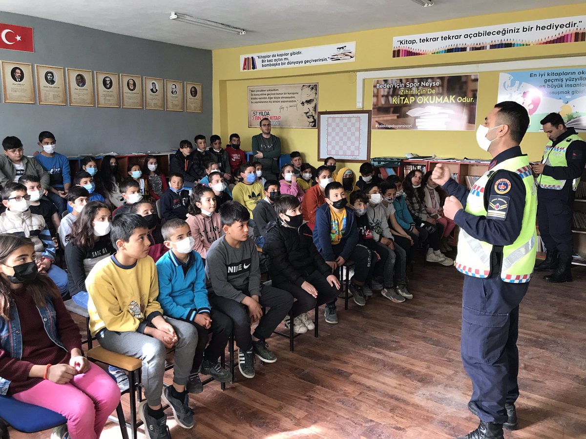 Tavas İlçe Jandarma Komutanlığı Trafik Timi personelleri okulumuz ilkokul ve ortaokul öğrencilerine “Trafik Dedektifleri Projesi” kapsamında eğitim semineri verdiler.<a href="/KaleKaymakamlig/">Kale Kaymakamlığı</a> <a href="/AbdulkadrSahn/">Abdulkadir Şahin</a> <a href="/kalemem20/">Kale İlçe Milli Eğitim Müdürlüğü</a> <a href="/totak2066/">Nurettin TIKIM</a> <a href="/AysegulGuzel11/">Aysegul Guzel-MEB</a>