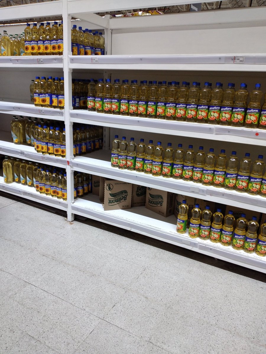 OcielTorres3's tweet photo. Visité 4 supermercados, Santa Isabel Rotonda Grecia, Hiper #Líder y Express de La Reina y Ñuñoa, y #Tottus de La Reina y absolutamente todos tienen las marcas Belmont, Natura, Chef y Miraflores al mismo precio. Todos coludidos. https://t.co/J78C8jSSFj