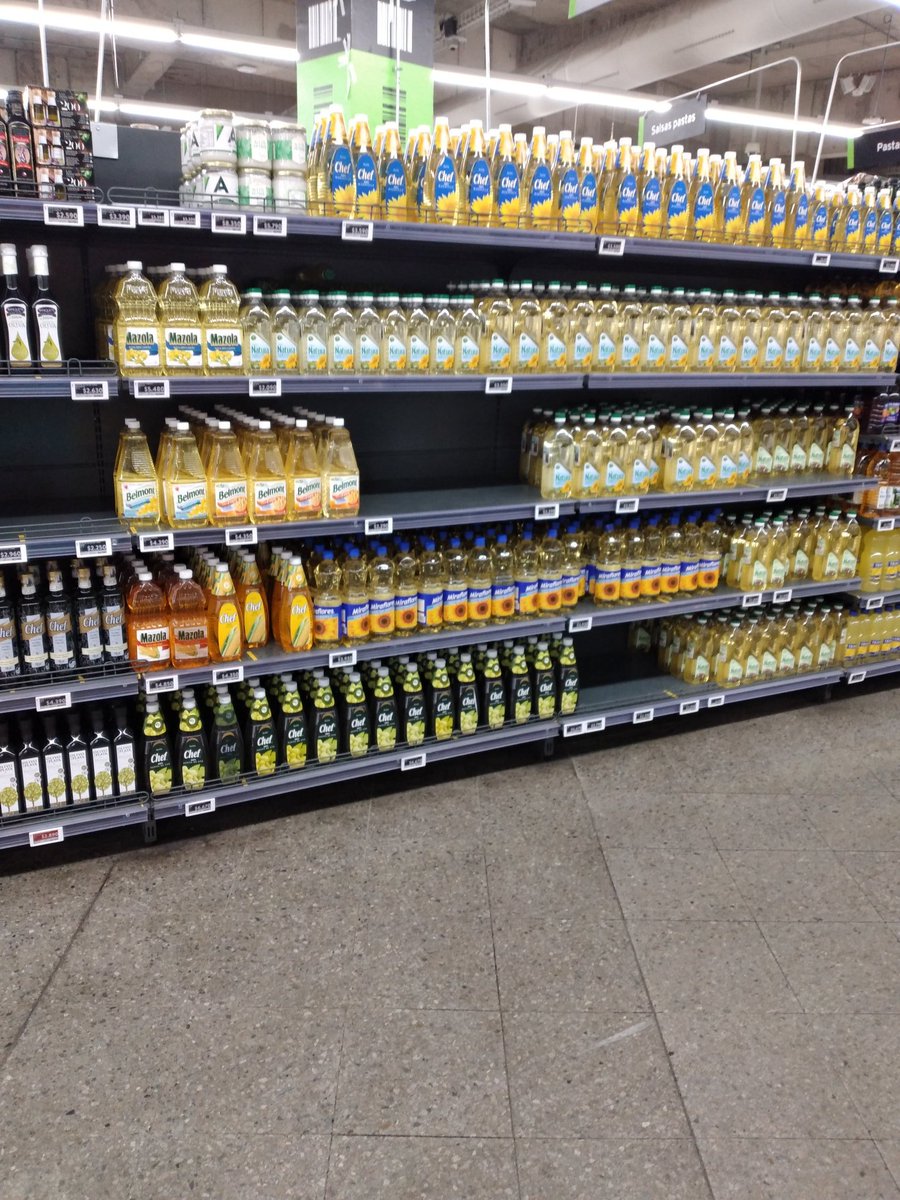 OcielTorres3's tweet photo. Visité 4 supermercados, Santa Isabel Rotonda Grecia, Hiper #Líder y Express de La Reina y Ñuñoa, y #Tottus de La Reina y absolutamente todos tienen las marcas Belmont, Natura, Chef y Miraflores al mismo precio. Todos coludidos. https://t.co/J78C8jSSFj