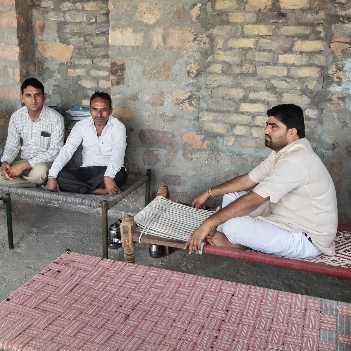 siyag_tajaram's tweet photo. कल मेहलू से आरएलपी के मजबूत साथी भाई प्रेम जी गोदारा के प्रतिष्ठान पर जाना हुआ। इसी कड़ी में आज पिपराली के मगाराम जी माचरा के वहां भी जाना हुआ पार्टी को गांव-गांव घर-घर पहुंचाने को कृत संकल्पित हैं। #TeamRLPGudamalani #gudamalani #Mehlu #Peeprali @RLPINDIAorg @hanumanbeniwal https://t.co/P8P9XihPEC