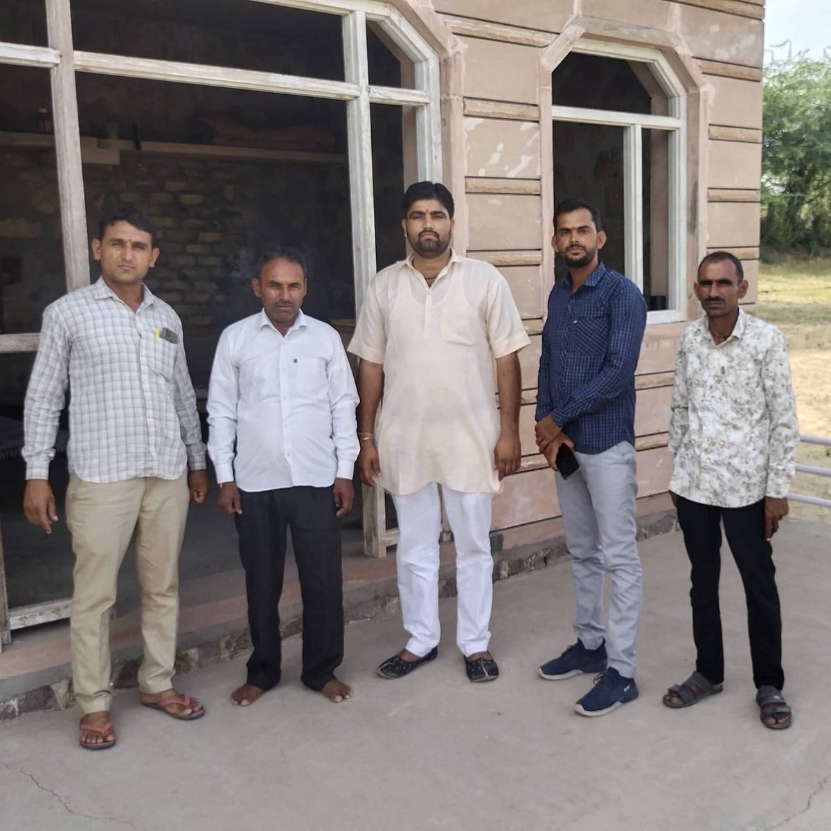 siyag_tajaram's tweet photo. कल मेहलू से आरएलपी के मजबूत साथी भाई प्रेम जी गोदारा के प्रतिष्ठान पर जाना हुआ। इसी कड़ी में आज पिपराली के मगाराम जी माचरा के वहां भी जाना हुआ पार्टी को गांव-गांव घर-घर पहुंचाने को कृत संकल्पित हैं। #TeamRLPGudamalani #gudamalani #Mehlu #Peeprali @RLPINDIAorg @hanumanbeniwal https://t.co/P8P9XihPEC