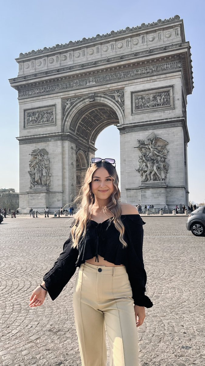 elix_lici's tweet image. wowza PARIS 🥰