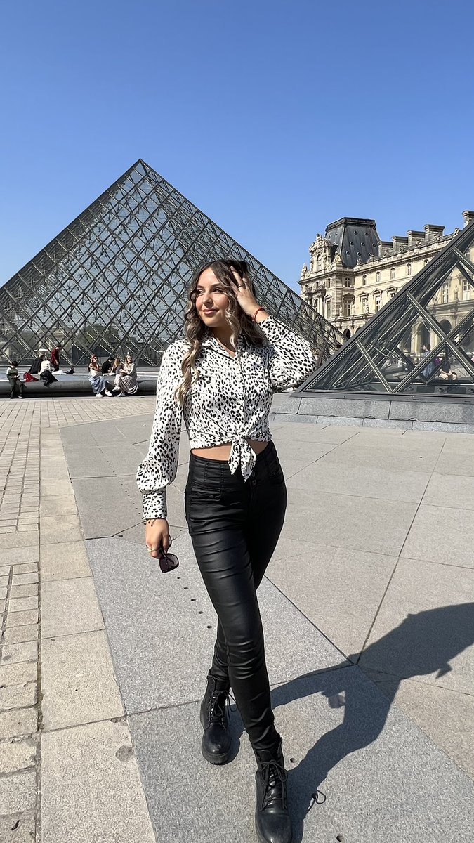 elix_lici's tweet image. wowza PARIS 🥰