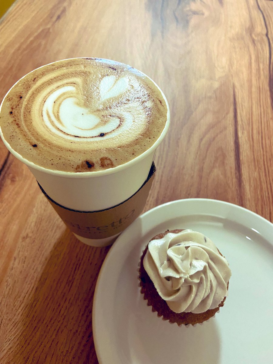 MizzzAlia's tweet photo. Ristretto coffee house for breakfast. Blueberry Lavender London fog cupcake paired with Black Forrest Mocha. Omg this Mocha is just insanely delicious . This place is a gem 💎 #cityofPG #supportPG https://t.co/65MKsukFPm