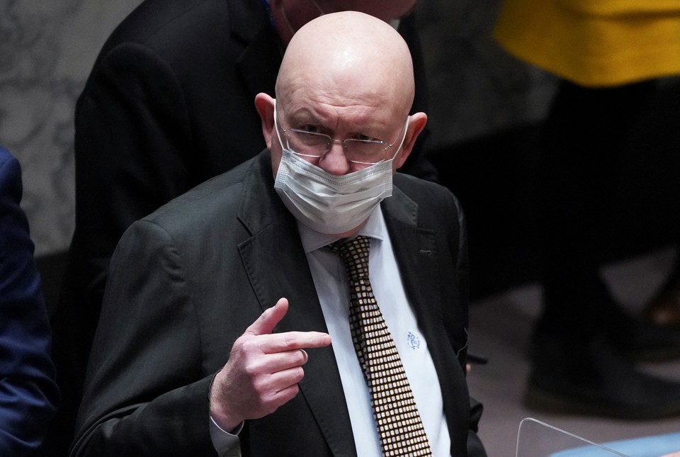 DzamilaStehlik's tweet image. Ruský velvyslanec při OSN Vasilij Něbenzja na zasedání Rady bezpečnosti potvrdil, že z Ukrajiny bylo deportováno do Ruska více než 620 000 Ukrajinců. Rašisti deportují Ukrajince do filtračních táborů v Rusku a pak speciálními koridory do vnitrozemí (na nucené práce v délce 2 let)