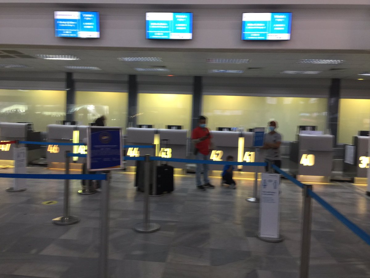 Matt_Amasa's tweet photo. Yo @AmericanAir ! What’s going on??? Have flight in a half hour and nobody here to serve customers https://t.co/dIrdvwKS3J
