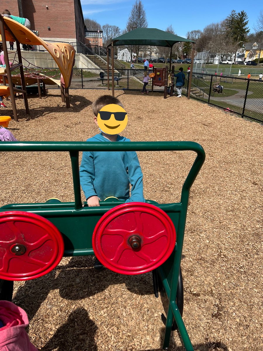 TheIsaksonTimes's tweet photo. KI enjoying this beautiful day with recess time outside.☀️ https://t.co/NG5EydDxz5