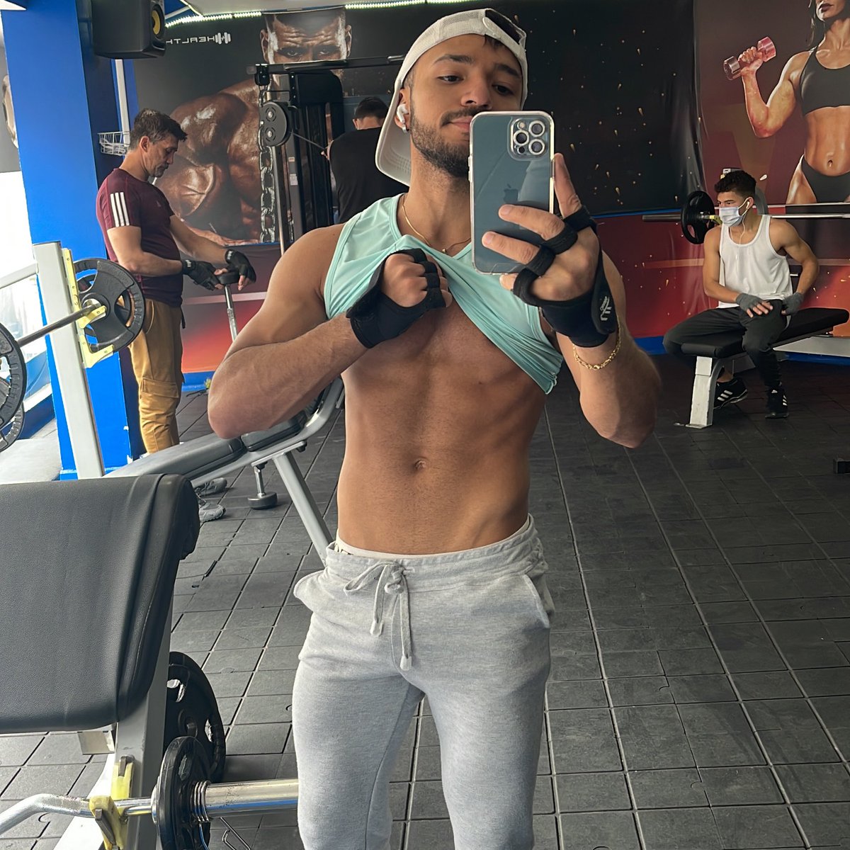 RainerGonzalezH's tweet photo. Entrenaron? https://t.co/R0OPn1OJc3