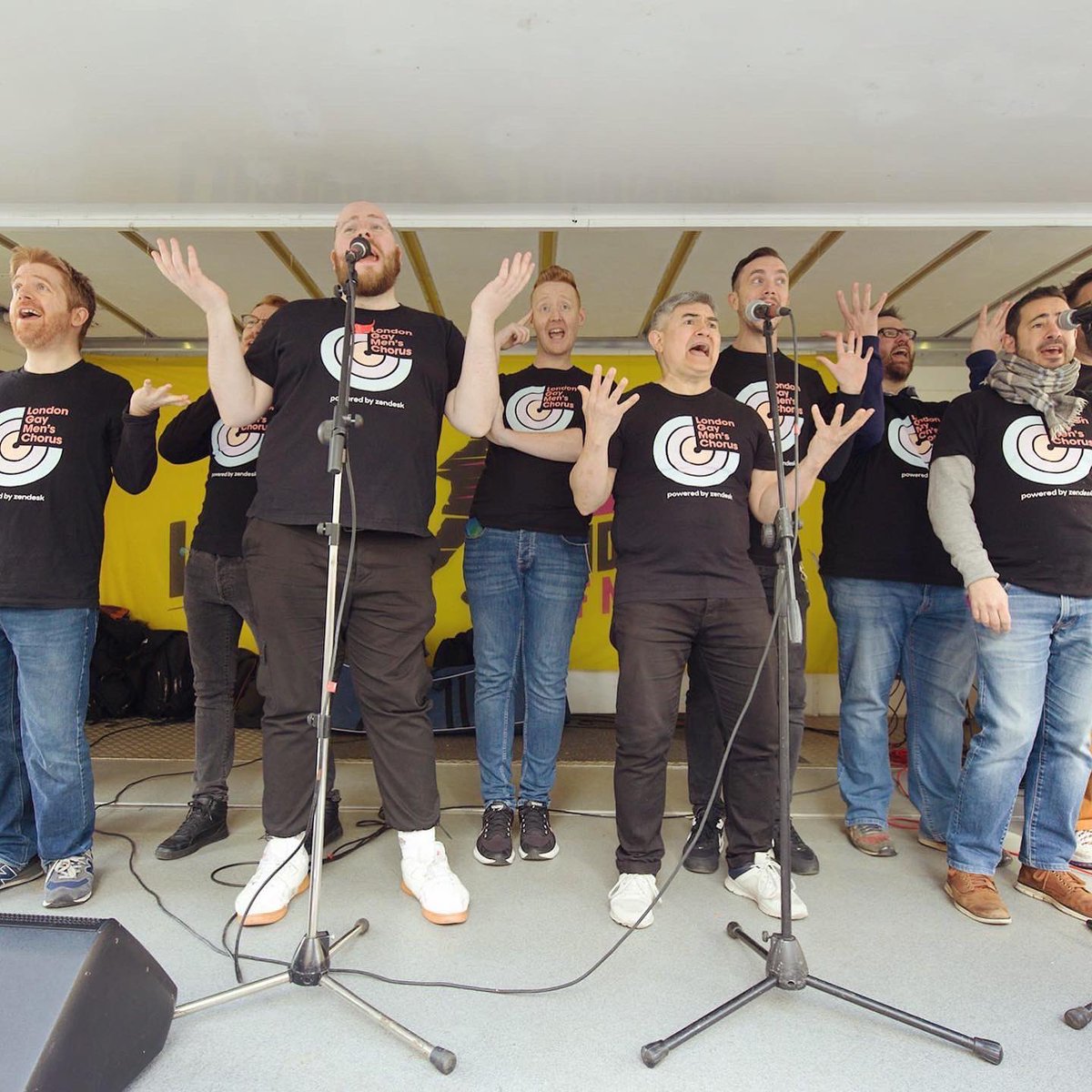LdnGMC's tweet photo. Our Ensemble boys singing at the @LLHalf at the weekend 🏃🏽🏃🏾‍♀️🏃🏻‍♂️ pics by @MilesGomme 📸 https://t.co/81WSWOhdQz