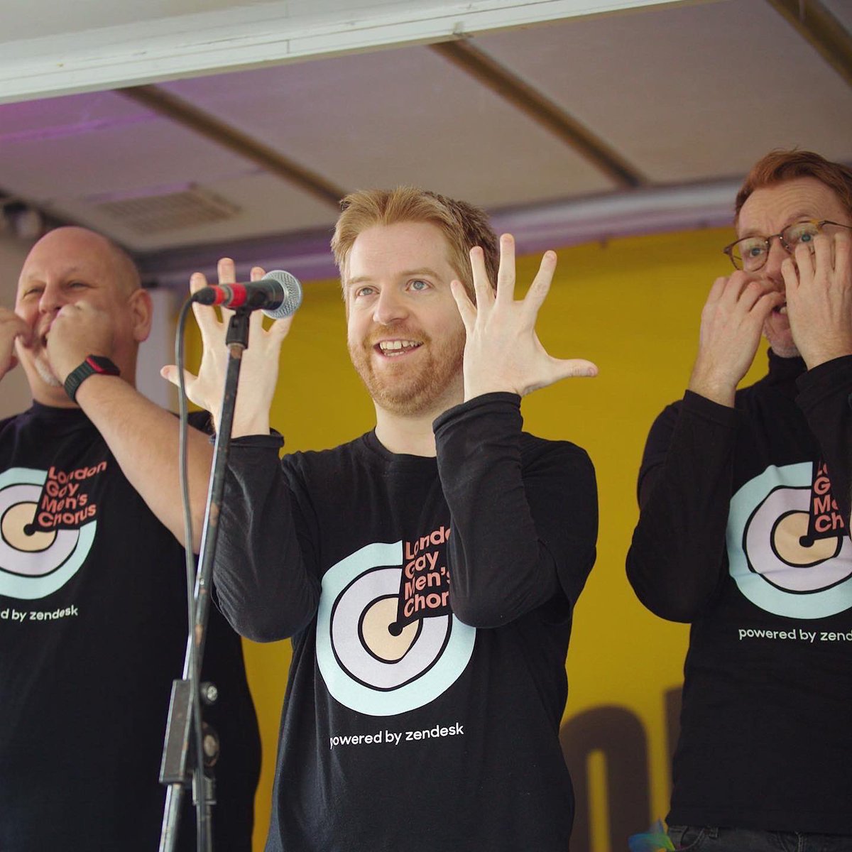 LdnGMC's tweet photo. Our Ensemble boys singing at the @LLHalf at the weekend 🏃🏽🏃🏾‍♀️🏃🏻‍♂️ pics by @MilesGomme 📸 https://t.co/81WSWOhdQz