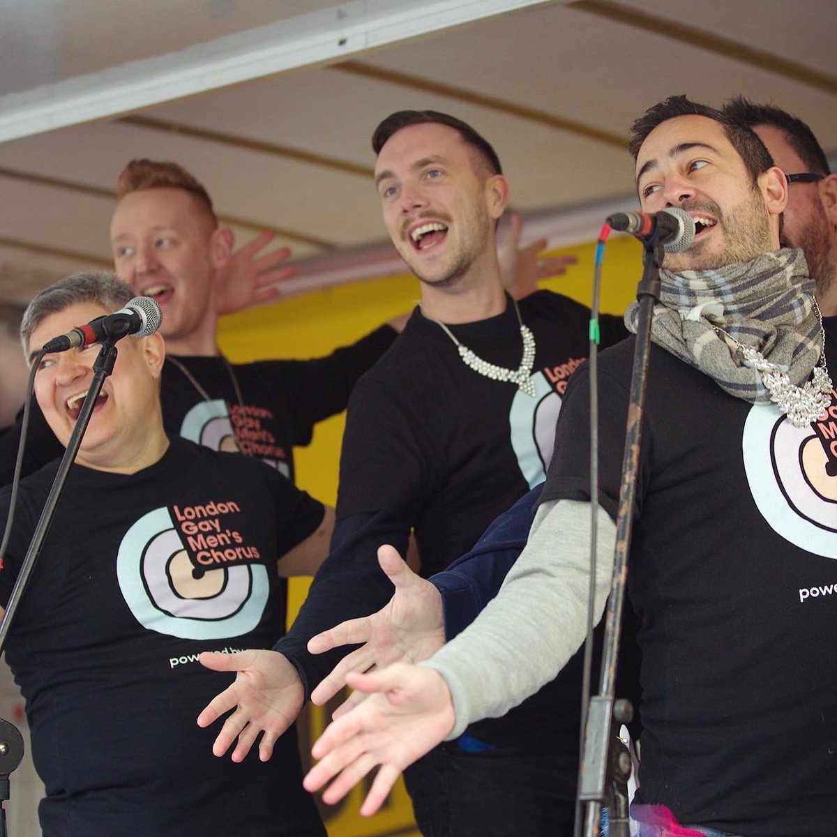 LdnGMC's tweet photo. Our Ensemble boys singing at the @LLHalf at the weekend 🏃🏽🏃🏾‍♀️🏃🏻‍♂️ pics by @MilesGomme 📸 https://t.co/81WSWOhdQz
