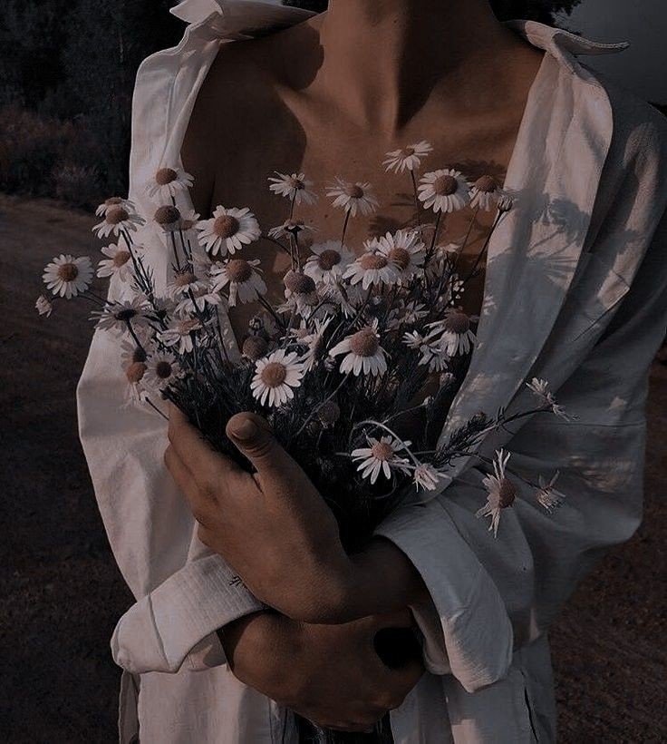 wattygezegeni's tweet image. “Işığa yalnızca sönmeye başladığında ihtiyaç duyarsın. Güneşi yalnızca kar yağmaya başladığında özlersin. Onu sevdiğini ise yalnızca gitmesine izin verdiğinde anlarsın.”
#AyDüğümü #Amenta
#GamzeÇelik
#wattpadturkey