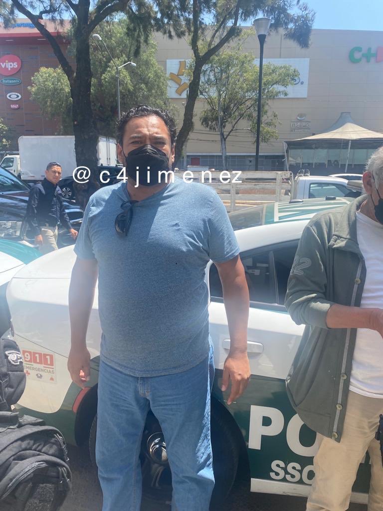 c4jimenez's tweet photo. …Y A SU HIJO TAMBIÉN! 
Junto con el agresor del bastón táctico, los agentes de la @SSC_CDMX atraparon también así hijo.
Así fueron capturados hace unos minutos padre e hijo al oriente de CDMX.
El equipo de @OHarfuch ya los lleva a la @FiscaliaCDMX
Si ud los reconoce, denúncielos https://t.co/rOIUoNM9ex