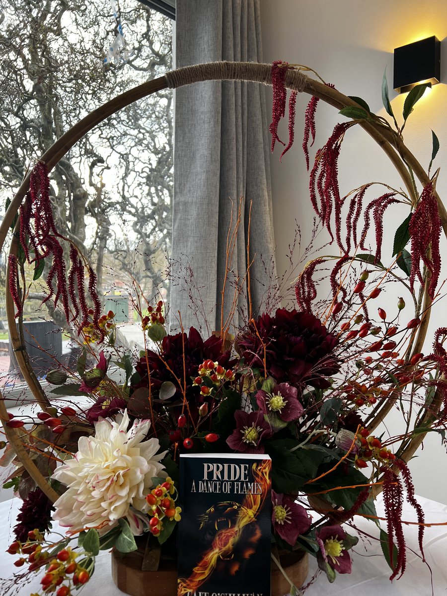 romanticait's tweet photo. 5* review for Pride, A Dance of Flames I 'The absolute joy of the book is its light and funny dialogues, through which Cait O’Sullivan shows her characters' read more here: https://t.co/oGJ4lFnWFF https://t.co/D63sjJOG7T