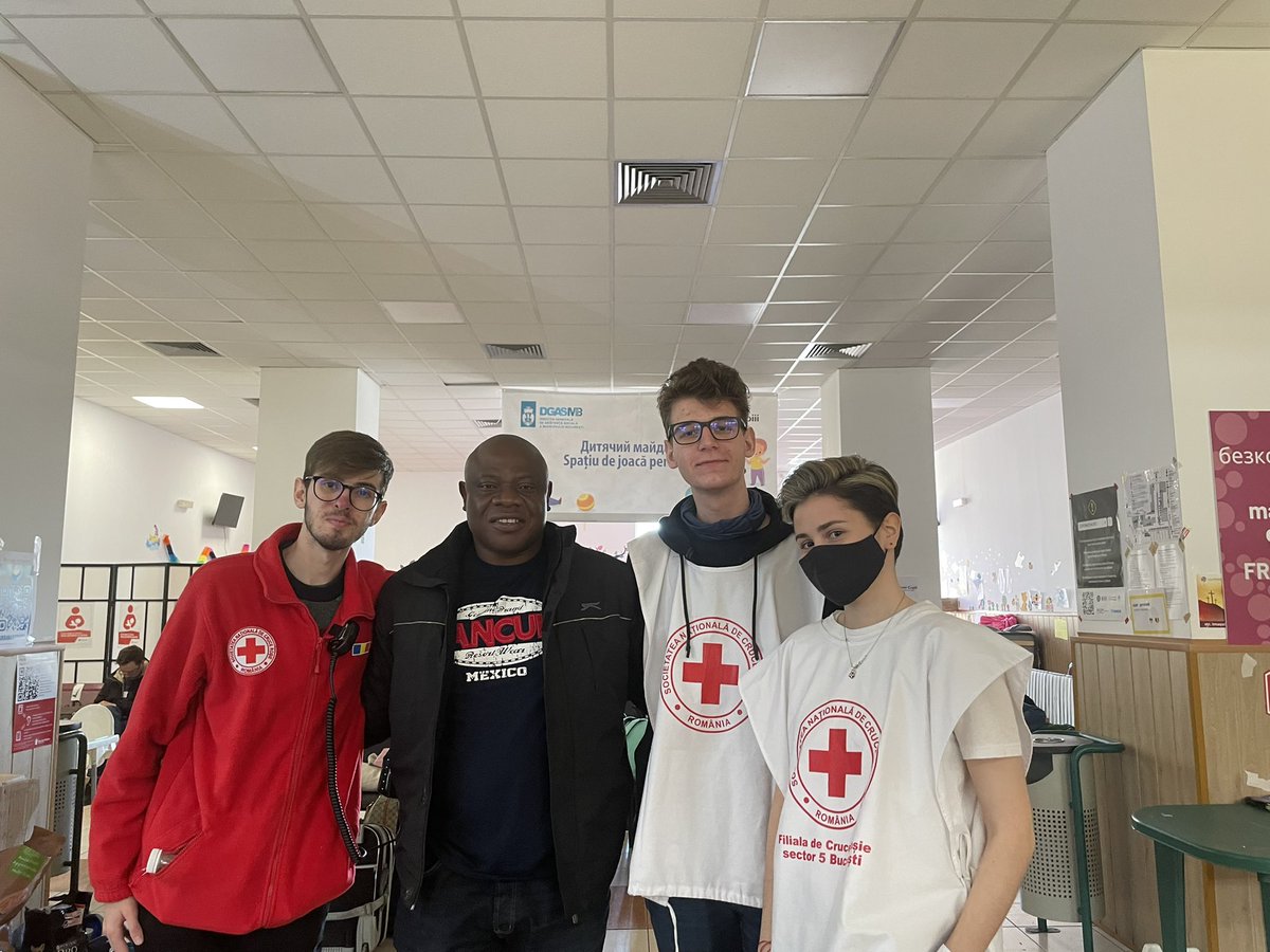 Kane1759's tweet photo. The high moment of this visit for me was when was when I came back to the center and the kids saw the Tinder Eggs. I was swarmed like bees by the kids, all screaming with ecstasy. That turned out a big happy &amp; moment for me, the joy of doing good and seeing the impact of the good https://t.co/LfzITJbw5Q