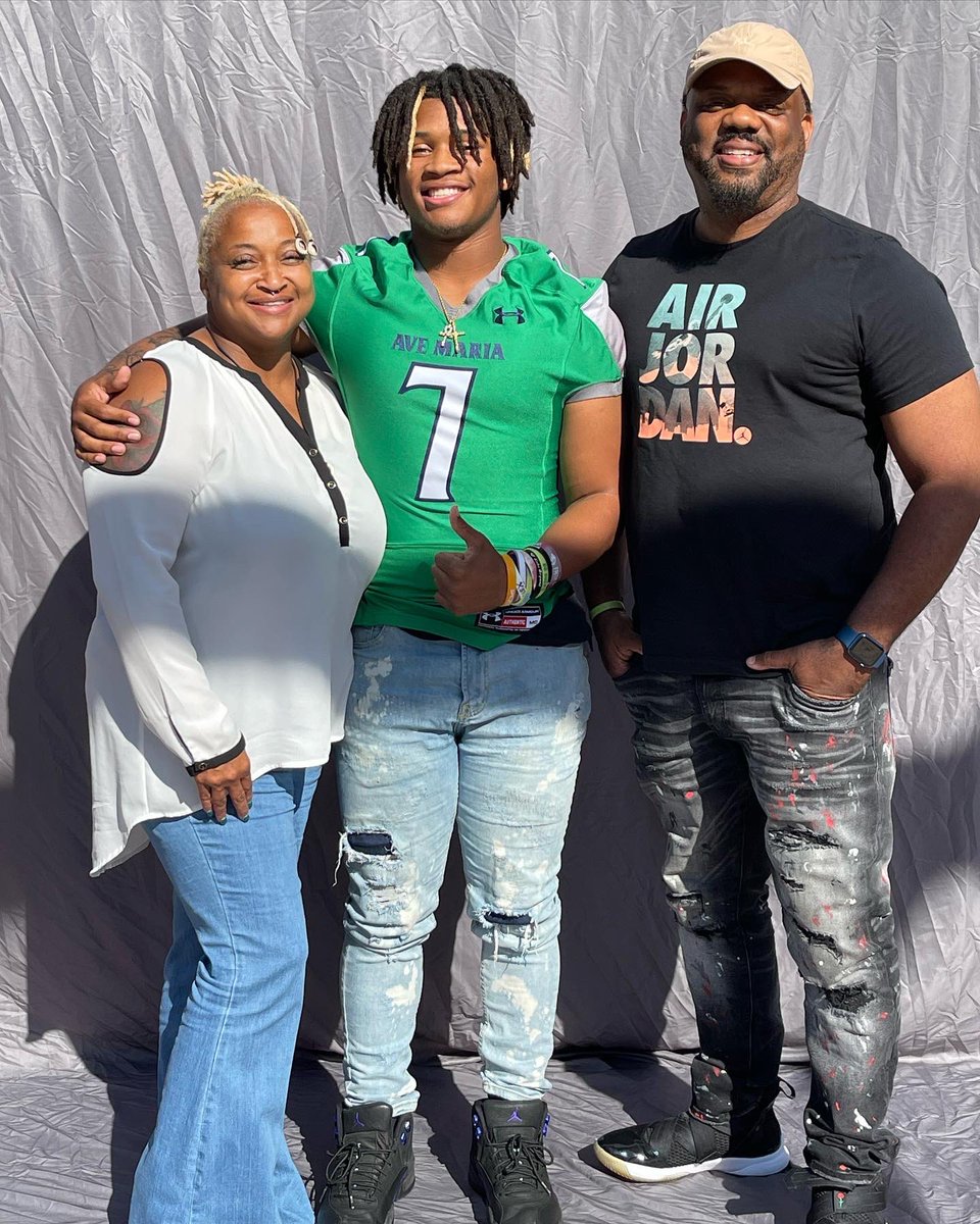 Dchest_17's tweet photo. It has been a long process, but after much consideration, my recruitment is officially closed. I am 110% committed to Ave Maria University 💚💙. Go Gyrenes!! #AGTG @JoePattersonAMU @CoachColligan @RBsNation_RBN https://t.co/UJUsb2c11S