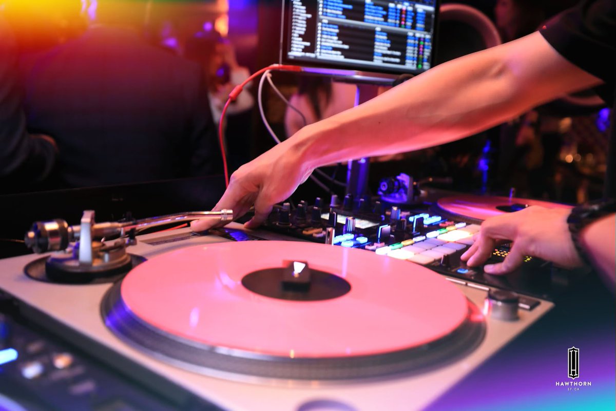 hawthornsf's tweet photo. Let the music set you free ✨ Two nights, two rooms of music &amp; awesome selectors this weekend 🎧

FRI // Local legends @dj_knives + Jaxx T in our Main Room and @BeyondStereo takeover in our Bonaparte

SAT // @djclee will be rocking party anthems and club favorites all night long https://t.co/fUrHI4EcmD