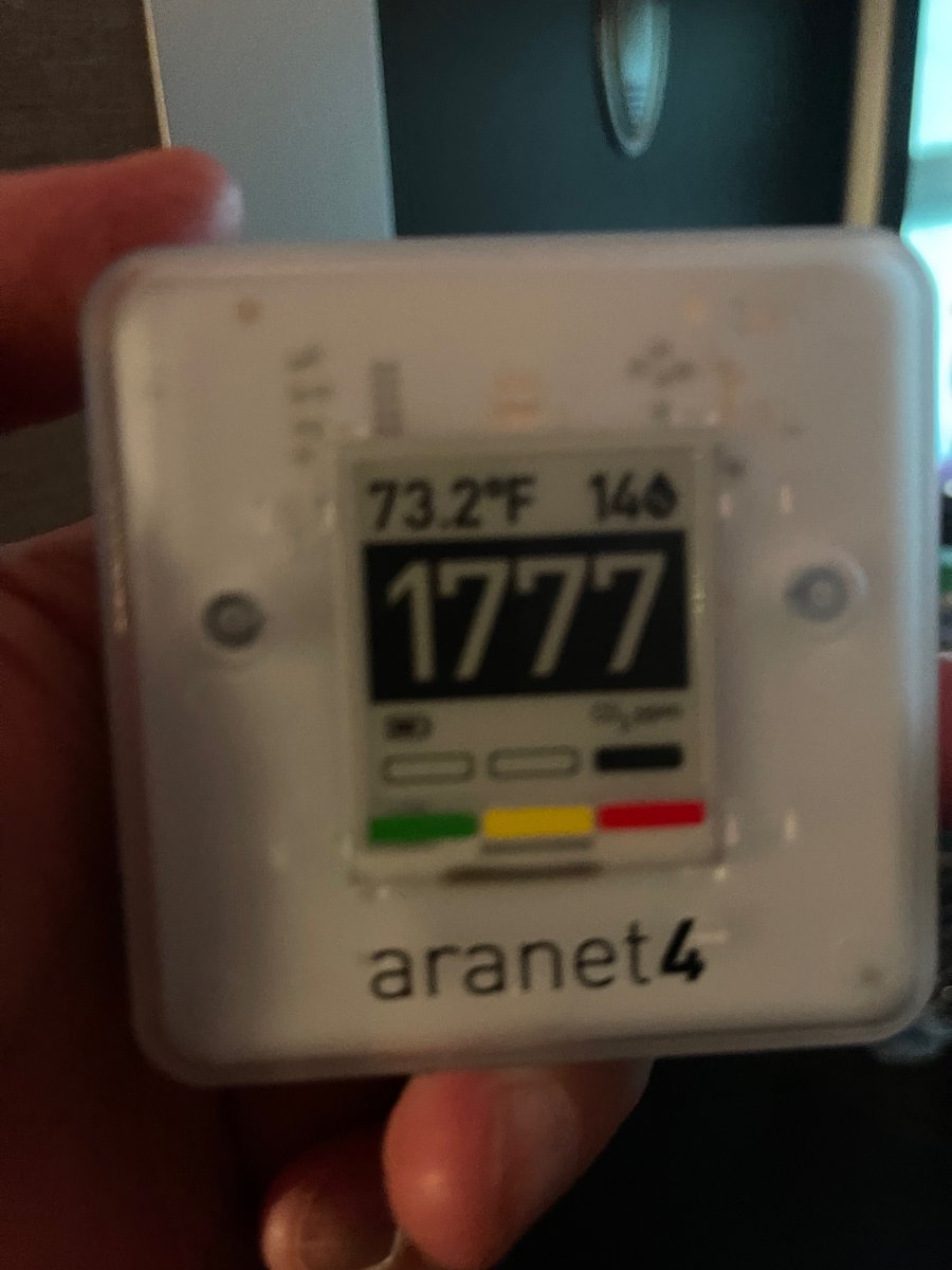 map_maven's tweet photo. @j_g_allen Mid-flight from ORD to Sao Paulo (GRU). Took CO2 readings throughout the 10 hour flight and averaged 1,600 ppm. Note relative humidity at 14%.  Hydrate on flights. https://t.co/jp0rIvP4m4