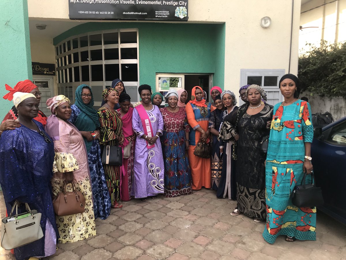 MakalCAMARA3's tweet photo. Réunion de travail des membres de LGP avec Marie Josée Kandanga de Onu Femmes au siège ce mardi 5/4/22. Échanges enrichissants, ça promet ! https://t.co/c54xI7TI4g