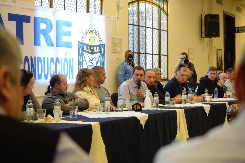 AlejandrooSalce's tweet photo. Plenario de Secretarios/as Grales del #FrenteSindical, con la presencia del #Semun, la @CFTArgentina, @CATT_Prensa y #CASIA. Analizamos la situación de trabajadores/as y expusimos acerca de las acciones que venimos desarrollando desde Sec. de Protección de la Niñez de #CGT https://t.co/tpaD1XKpIJ