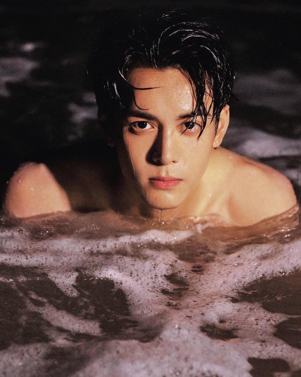 phulhor's tweet photo. Chinese🖤

Model weibo : 胡一天啊 https://t.co/7u2rI0qzSj