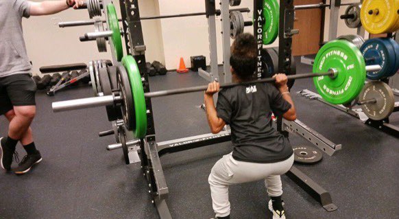 Vmoore_03's tweet photo. Just some slight work. #offseasonwrkout 💪🏽 @NauWbb https://t.co/I7Rbofdm7p