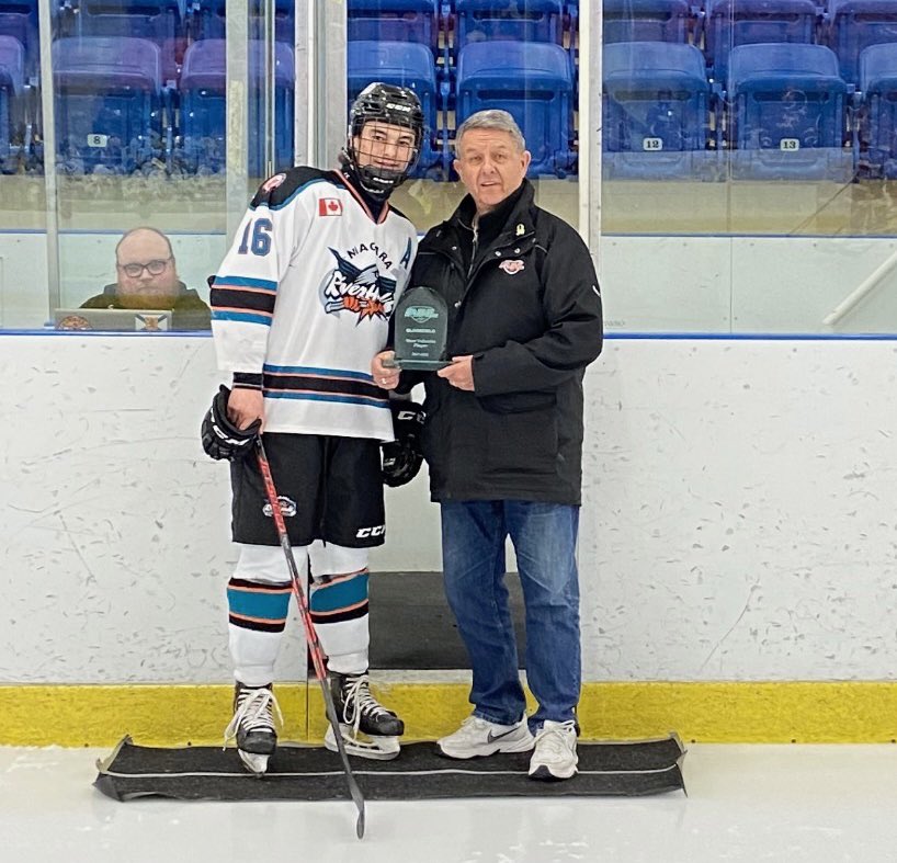 Congratulations to Riverhawks Assistant Captain Alex Pettipiece on taking home MVP of the Bloomfield Division. #riverhawks #mvp